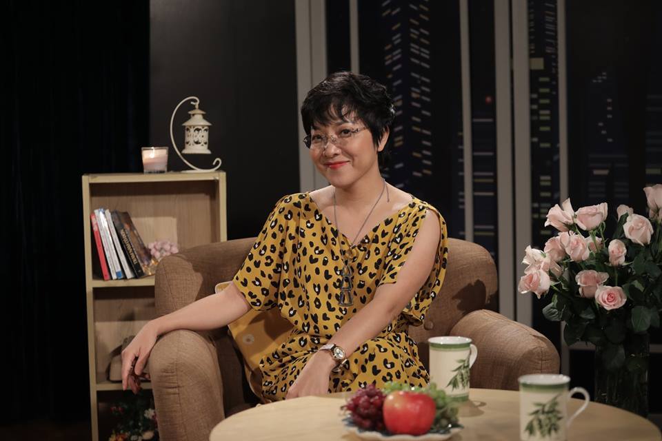 MC Thảo Vân khóc như mưa khi bố mẹ Công Lý đến thăm sau khi ly hôn