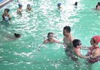 Khám phá lớp học bơi vui vẻ, miễn phí cho mọi người
