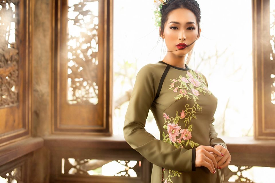 Hoa hậu Việt Nam toàn cầu Quỳnh Thy toả sáng trong áo dài của Võ Việt Chung