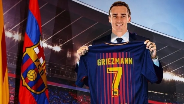 MU gặp rắc rối mới, Griezmann phấn khởi đến Barca