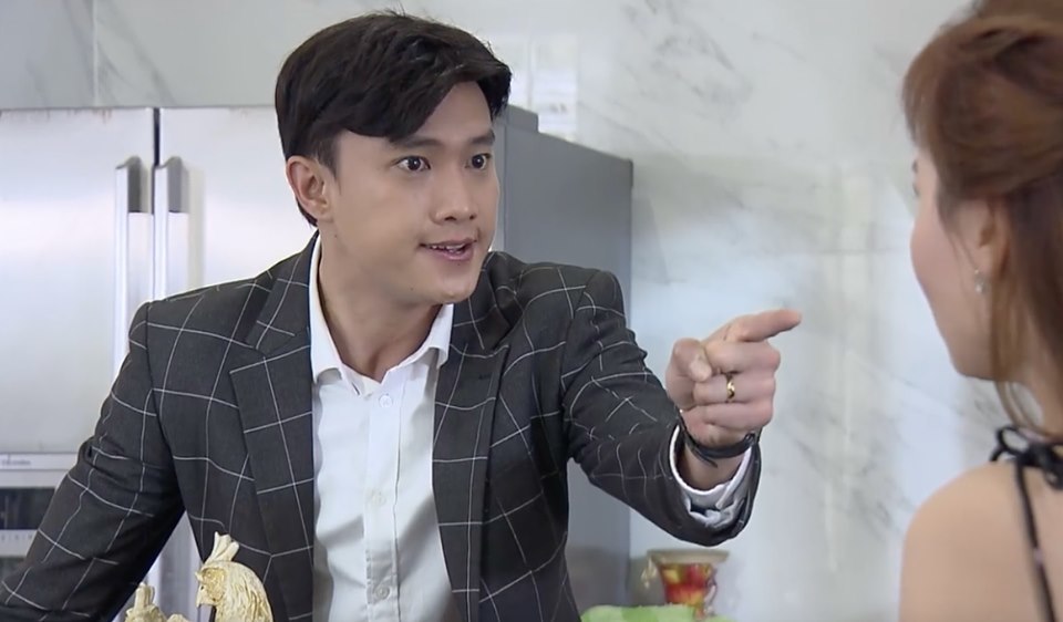 'Về nhà đi con' tập 61, Vũ chỉ thẳng mặt Thư yêu cầu câm miệng