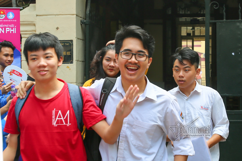 Đề thi tốt nghiệp THPT dễ hơn, liệu có 'mưa' điểm 10?