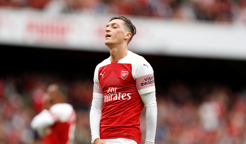 Arsenal vẫn trả một phần lương khi tống khứ Ozil