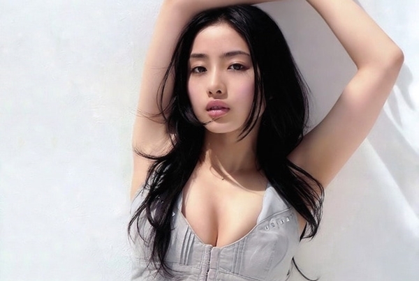 'Biểu tượng sắc đẹp’ Nhật Bản chia tay người yêu đại gia sau khi sống thử