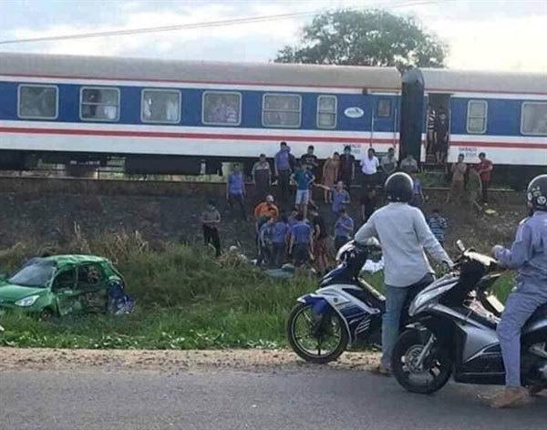 Train-car collision kills two, injures three in Quang Ngai