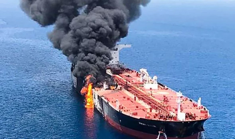 Iran dọa đánh chìm tàu chiến, phá hủy căn cứ quân sự Mỹ