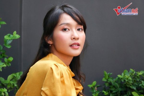 Khả Ngân: Không xấu hổ vì tình yêu với thầy giáo 40 tuổi