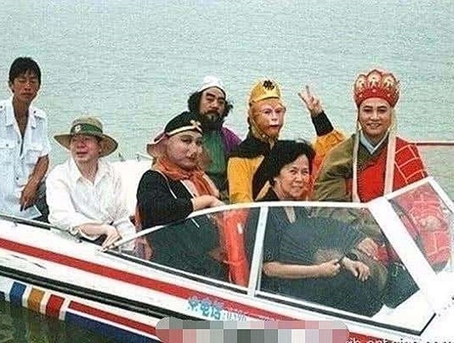 Ảnh hiếm hậu trường Tây Du Ký 1986: Thầy trò Đường Tăng đi thỉnh kinh bằng cano