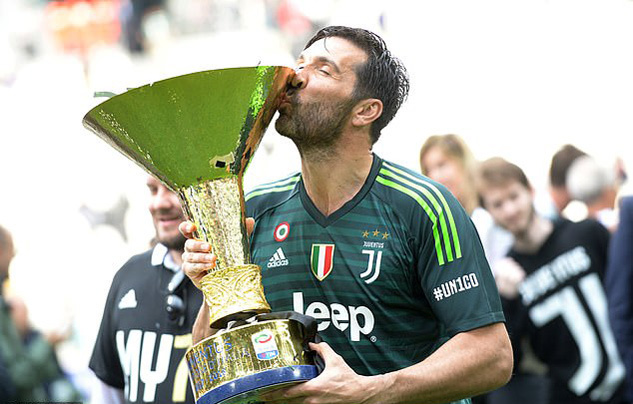 Buffon nói lý do từ chối lời mời của Man City, MU