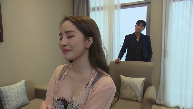 'Về nhà đi con' tập 65, Nhã gửi quà tới tận nhà để khiêu chiến với Thư, quyết trói Vũ bằng được