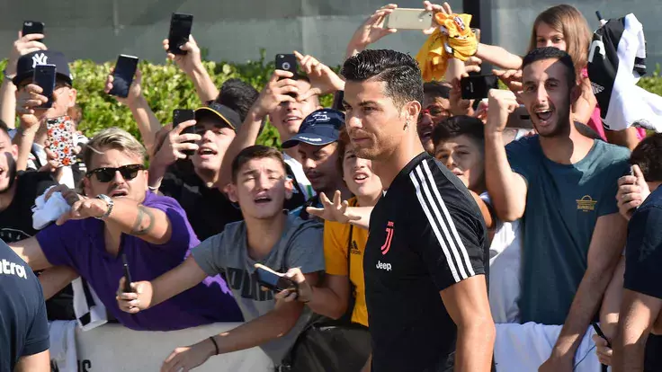 Ronaldo gặp BTC Quả bóng vàng, tiết lộ mong muốn bất ngờ - Ảnh 2.