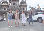 Cô gái  ở Đà Lạt bị 'ném đá' vì mặc váy ngắn đi chùa