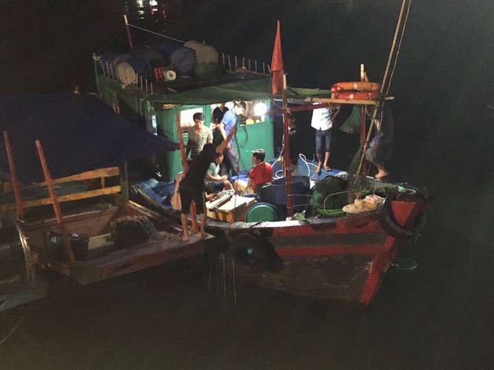 Bé trai Thanh Hóa 4 tuổi rơi xuống biển Hạ Long, hàng trăm người tìm kiếm