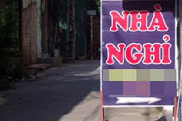 Tai họa từ clip nóng trong điện thoại của người vợ ngoan hiền