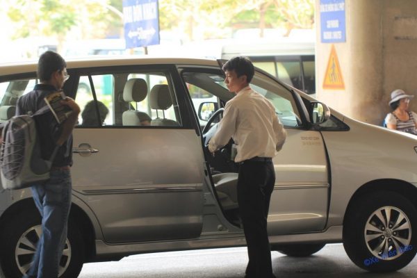 Lộ thông tin, khách đi máy bay lại bị taxi 'khủng bố' tin nhắn