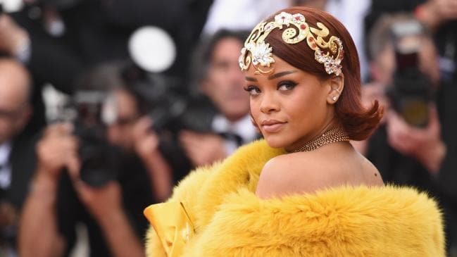 Rihanna bị chỉ trích chiếm dụng văn hóa châu Á