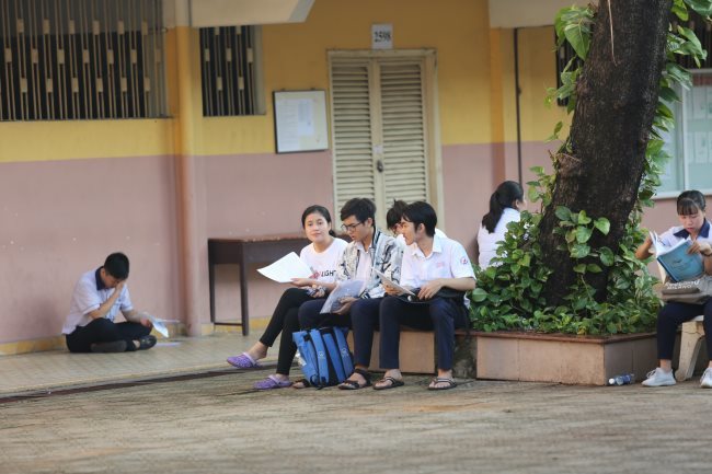Son La, Hoa Binh, Ha Giang exam scores lowest nationwide