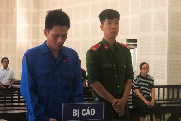 Tài xế taxi ở Đà Nẵng đâm vợ suýt chết vì phát hiện ngoại tình