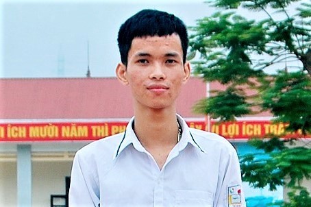 Học sinh trường miền núi có tổng điểm cả hai khối A và B đều trên 28