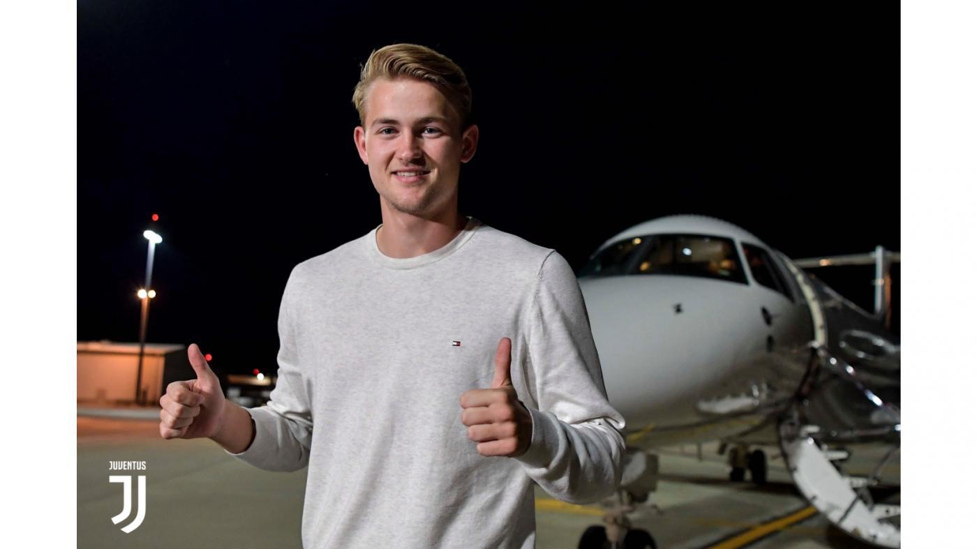 De Ligt hạ cánh Turin, ký 5 năm với Juventus