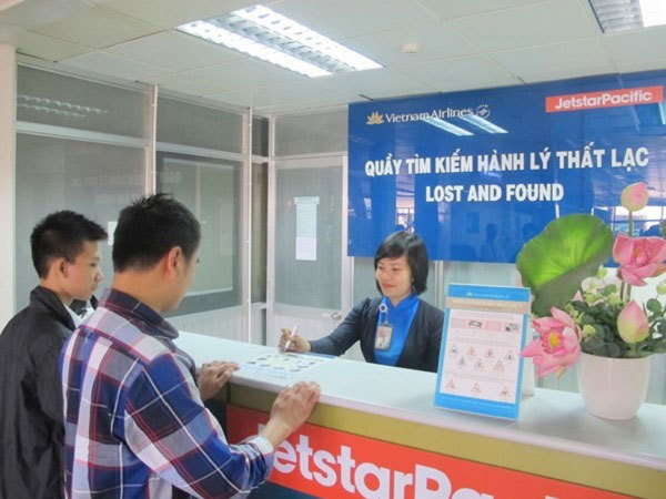 Flight attendants return lost $13,000