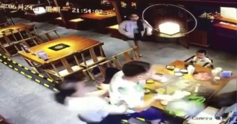 Chồng hất cả nồi lẩu sôi sùng sục vào mặt bạn trai vợ ở TQ