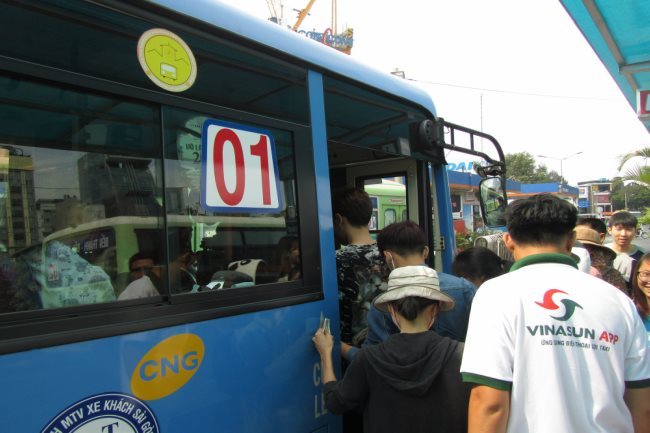 HCM City bus operators may face CNG supply cuts