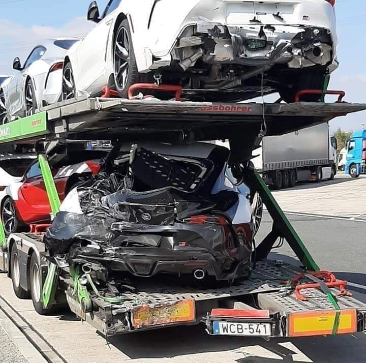 Toyota Supra 2020 bị tai nạn bẹp rúm trên đường đến phòng trưng bày