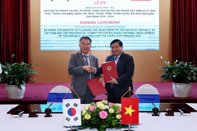 Vietnam, RoK bolster information exchanges on successful policies