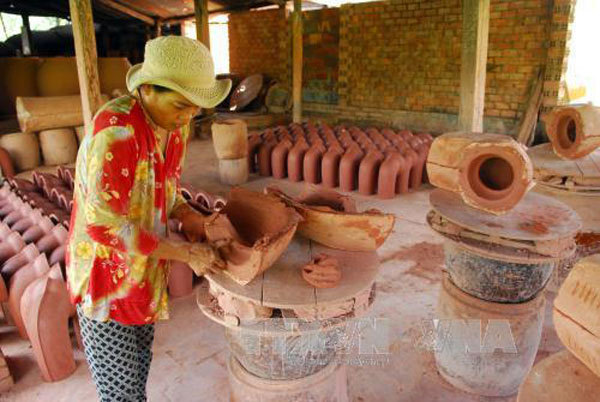 150-year-old pottery village still uses traditional methods
