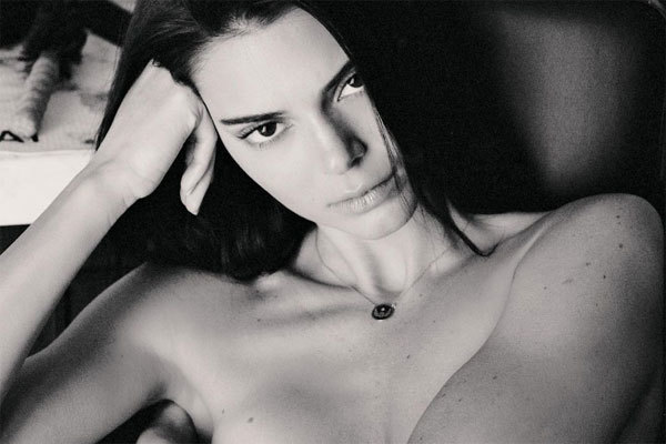 Kendall Jenner tung ảnh nude 100% khoe da thịt