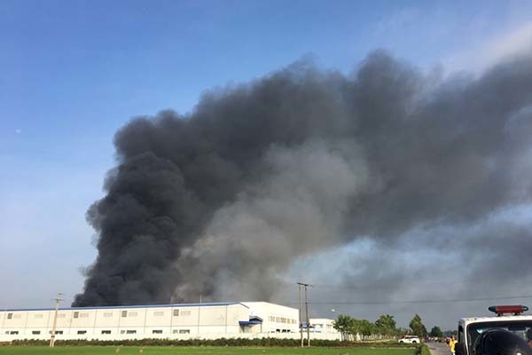 Cháy lớn tại công ty may mặc Makalot ở Hải Dương