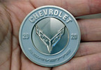 Đồng xu kỷ niệm ngày Chevrolet Corvette C8 ra mắt được bán giá đắt