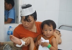 Xe khách đối đầu xe tải ở Đà Nẵng, mẹ ôm choàng con vào lòng che kính vỡ