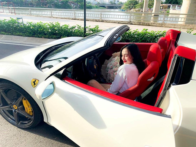 Hot girl Sài thành sở hữu siêu xe Ferrari 458 Spider biển tứ quý 8