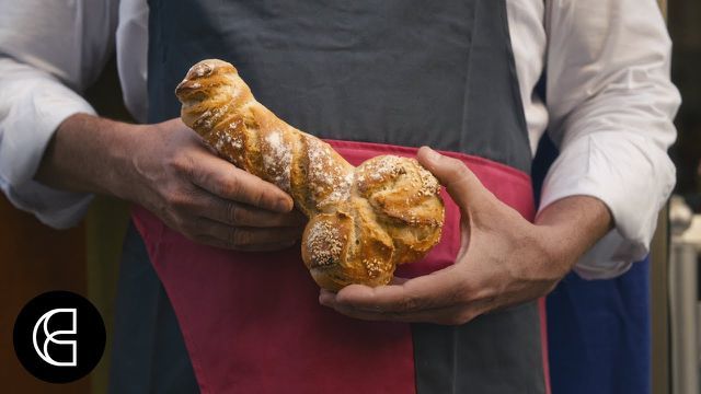 Bánh Mỳ Hình: Đừng bỏ lỡ cơ hội để chiêm ngưỡng những chiếc Bánh Mỳ Hình vô cùng đặc biệt. Chúng được làm từ những bộ trang phục co giãn, giúp bánh mì mang lại một hình dạng độc đáo và hấp dẫn. Hãy xem hình ảnh để khám phá sáng tạo của các nghệ nhân bánh mì.