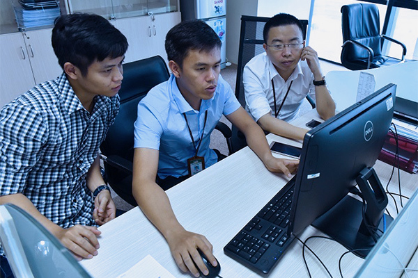 Make in Vietnam: Gia công chỉ kiếm sống, giàu có phải làm chủ công nghệ