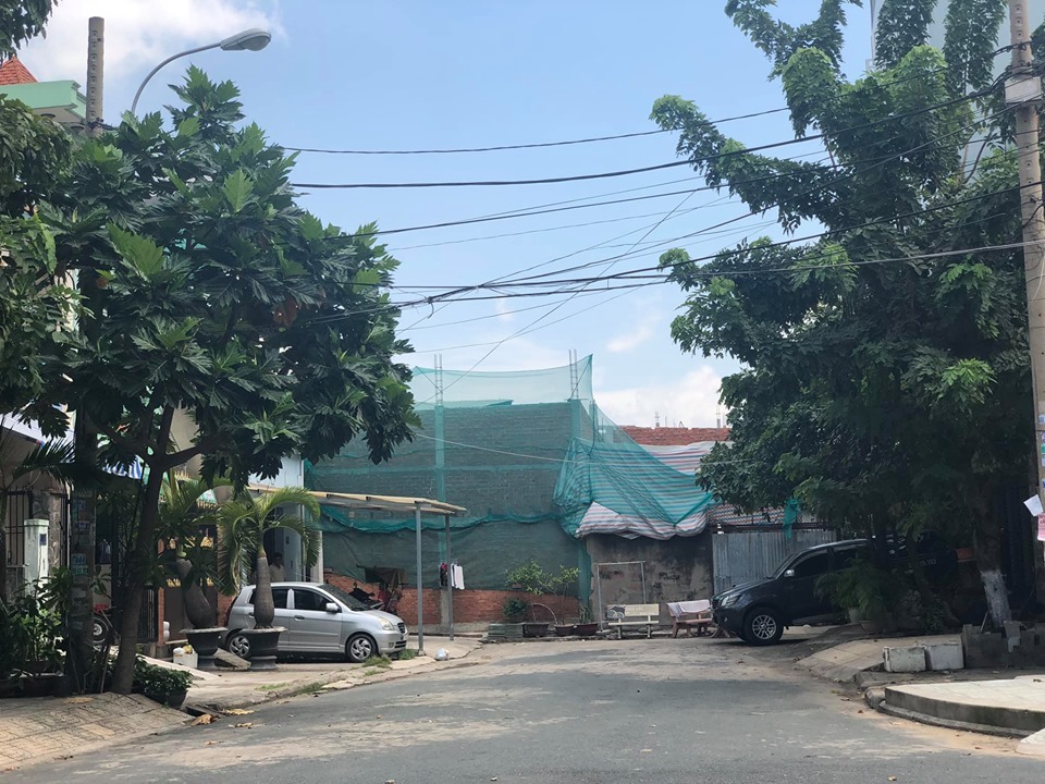 Dân “khóc ròng” vì bị bít đường suốt 16 năm