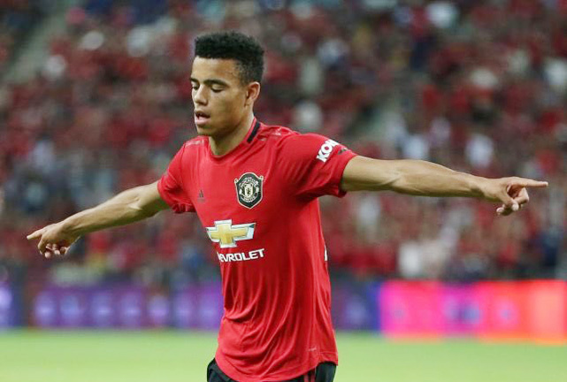 Fan MU ngỡ ngàng vì Greenwood ghi bàn giống hệt Van Persie