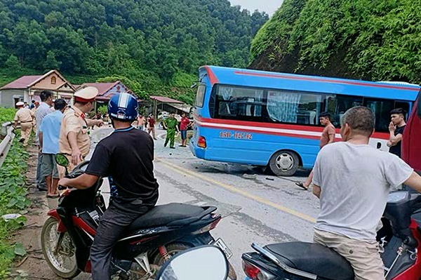 Xe chở cán bộ Cung VH thiếu nhi Hải Phòng gặp nạn ở Tuyên Quang, 2 cô giáo thiệt mạng