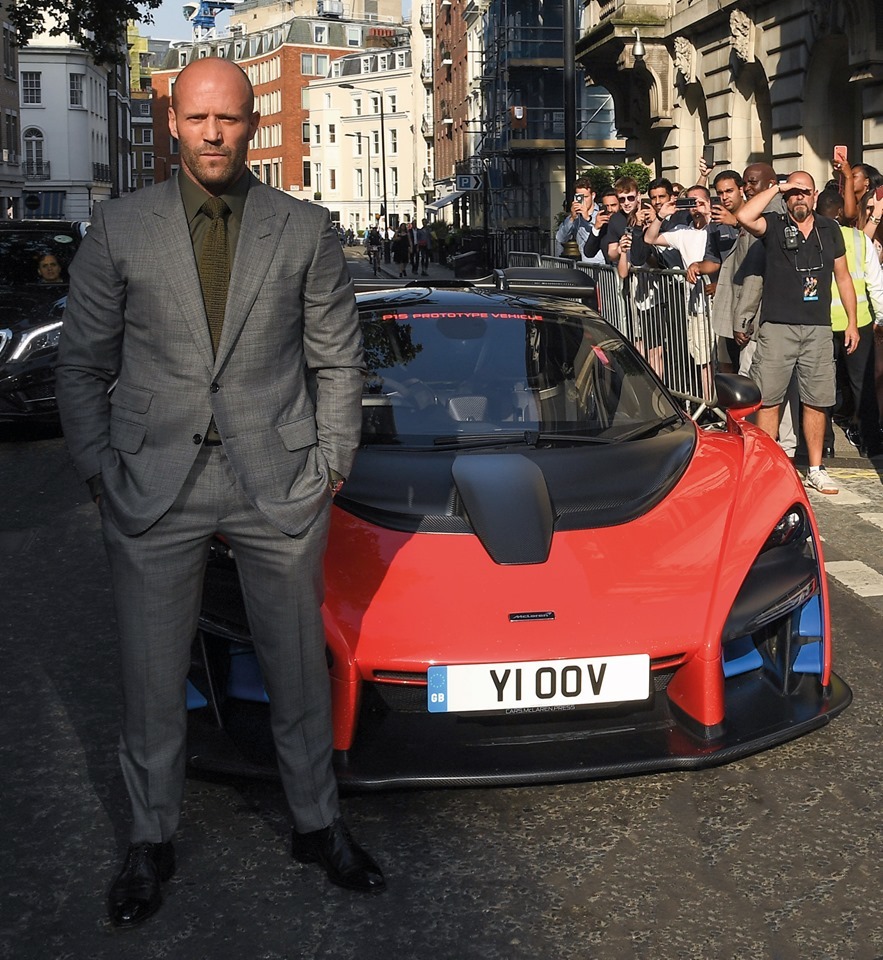 Jason Statham lái siêu xe đến ra mắt bom tấn Fast & Furious: Hobbs & Shaw