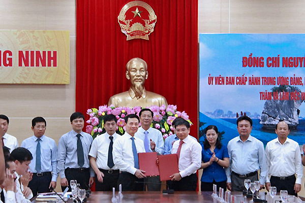 Bộ TT&TT hỗ trợ Quảng Ninh phát triển chính quyền điện tử, đô thị thông minh