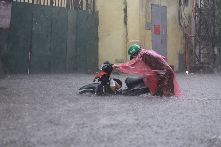 Hà Nội mưa to, Ngập lụt, Đường Hà Nội