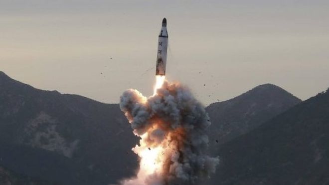 Kim Jong Un trực tiếp giám sát vụ phóng tên lửa mới nhất