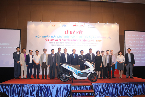 Honda hợp tác nghiên cứu khả năng sử dụng xe điện tại Việt Nam