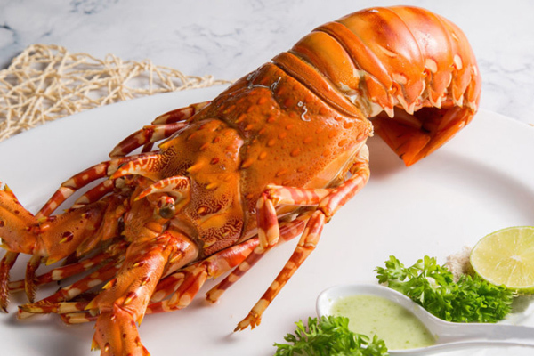 Bí kíp ăn tôm hùm sang chảnh, không sót thịt