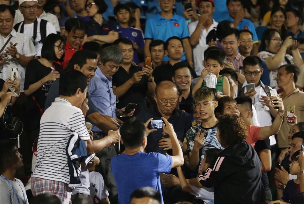 Thầy Park muốn đưa tuyển Việt Nam về Thống Nhất đá World Cup