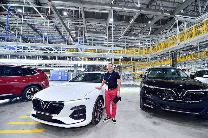 VinFast bàn giao lô xe Lux SA2.0 và Lux A2.0 đầu tiên cho khách hàng