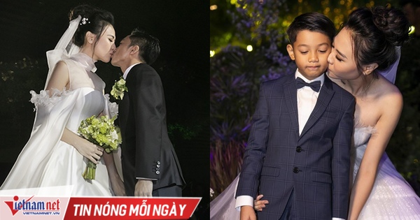 Cường Đô La khóc, hôn Đàm Thu Trang trong lễ cưới