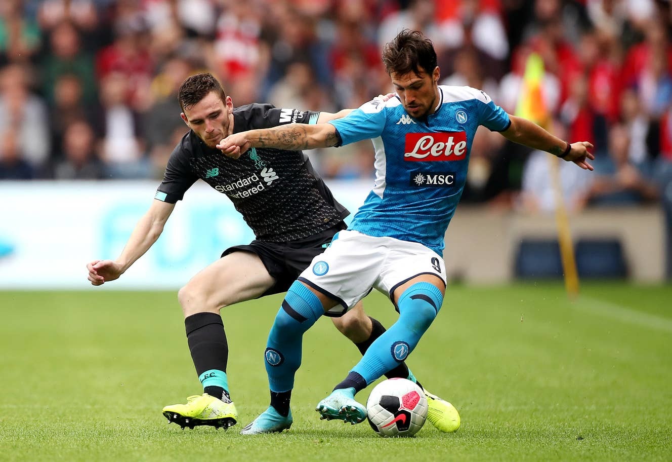 Liverpool thảm bại 0-3 Napoli, mất uy nhà vô địch C1